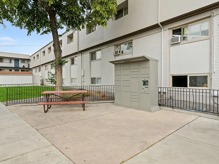 Grandview Manor — Photo 14