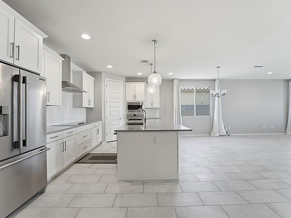 4th image of 17684 W Country Club Ter