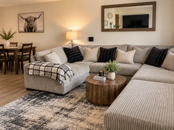 44 6th Street Apartments