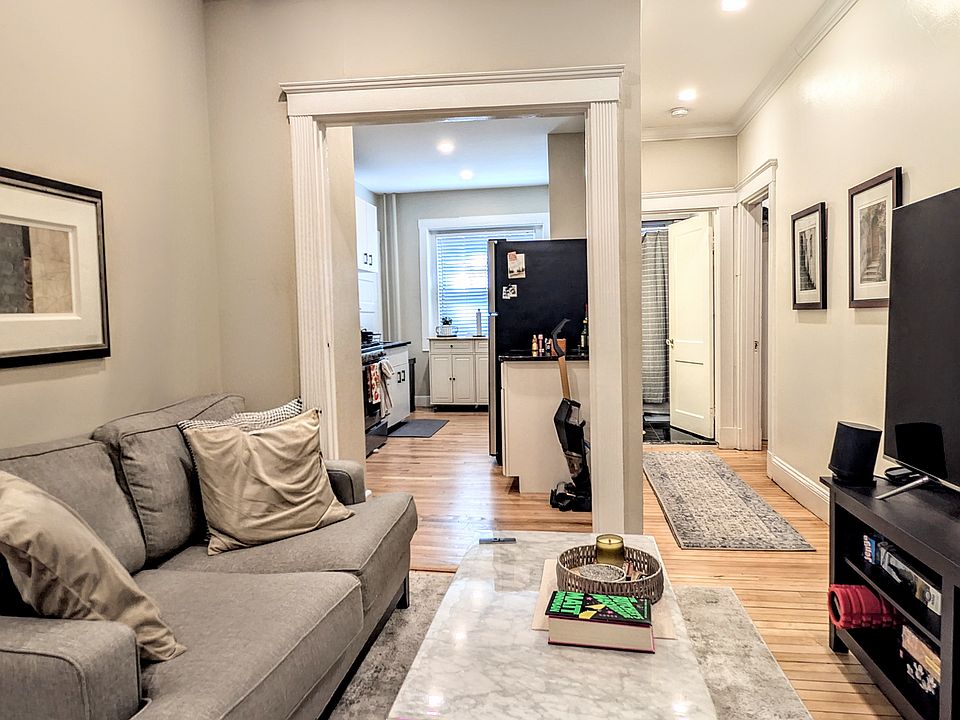 1st image of 176 Winthrop Rd APT 3