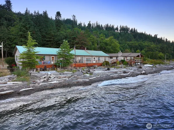 8267 Franklin Road, Clinton, WA 98236