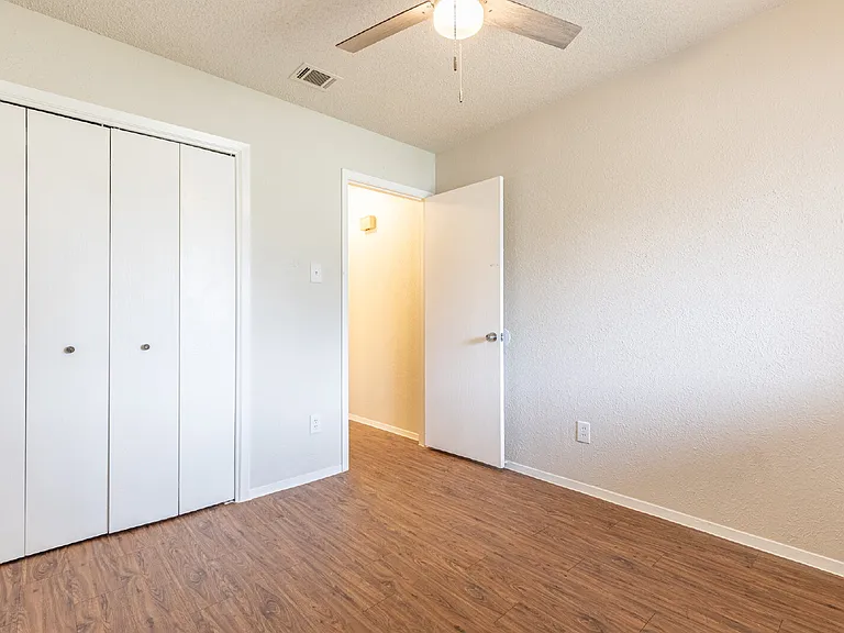 323 W William Cannon Dr #B — Photo 16
