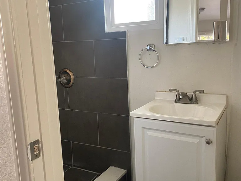 1223 Berkeley St #A — Photo 8