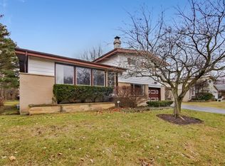 2925 Virginia Ln, Glenview, IL 60025