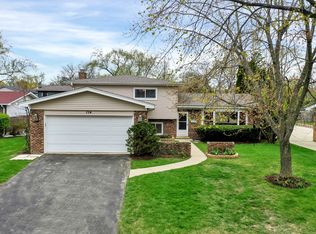 734 Barberry Rd, Highland Park, IL 60035