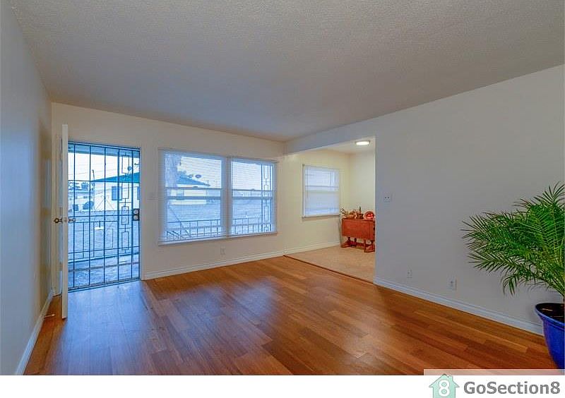 1st image of 6416 S Victoria Ave #9