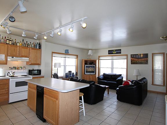 4th image of 1522 Geddes Ave