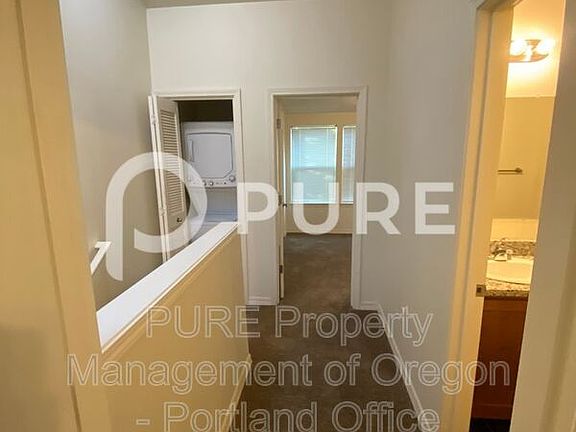 3rd image of 5490 SE Milwaukie Ave APT 201