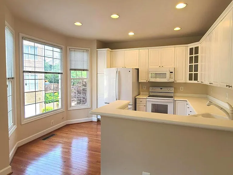 2511 Gadsby Pl — Photo 10