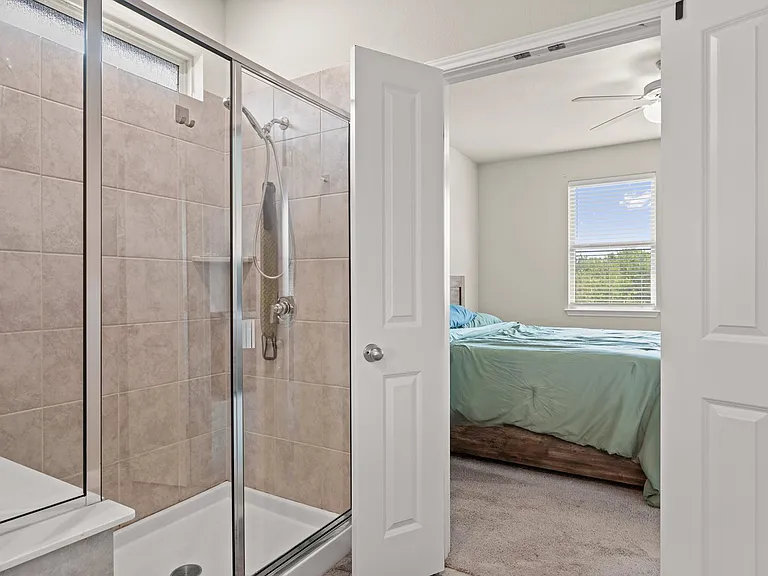 329 Serpens St — Photo 13