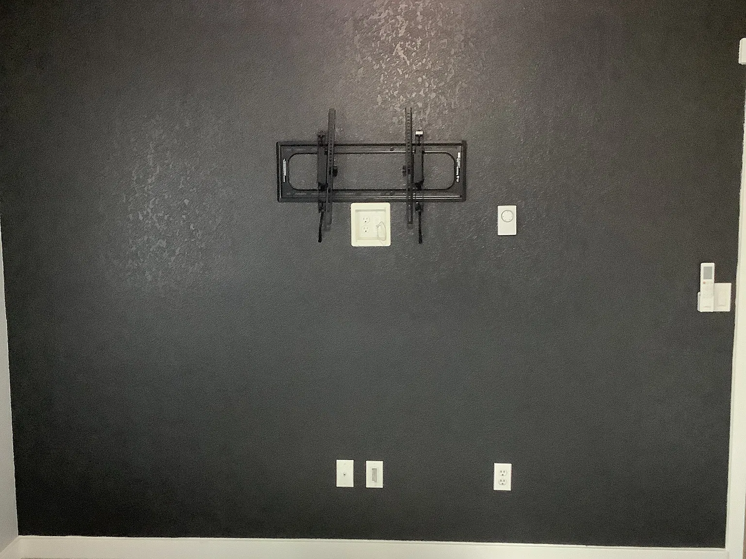 2 bed, 900 sqft, $3,000 — Photo 2