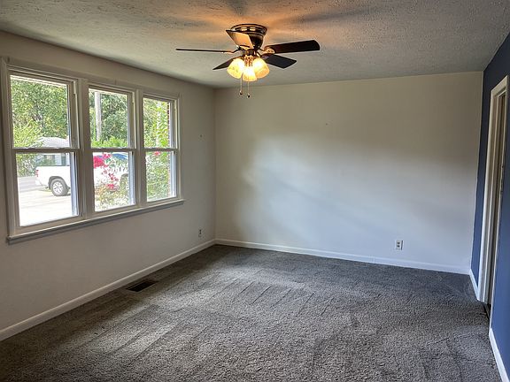 2nd image of 3018 Bell St