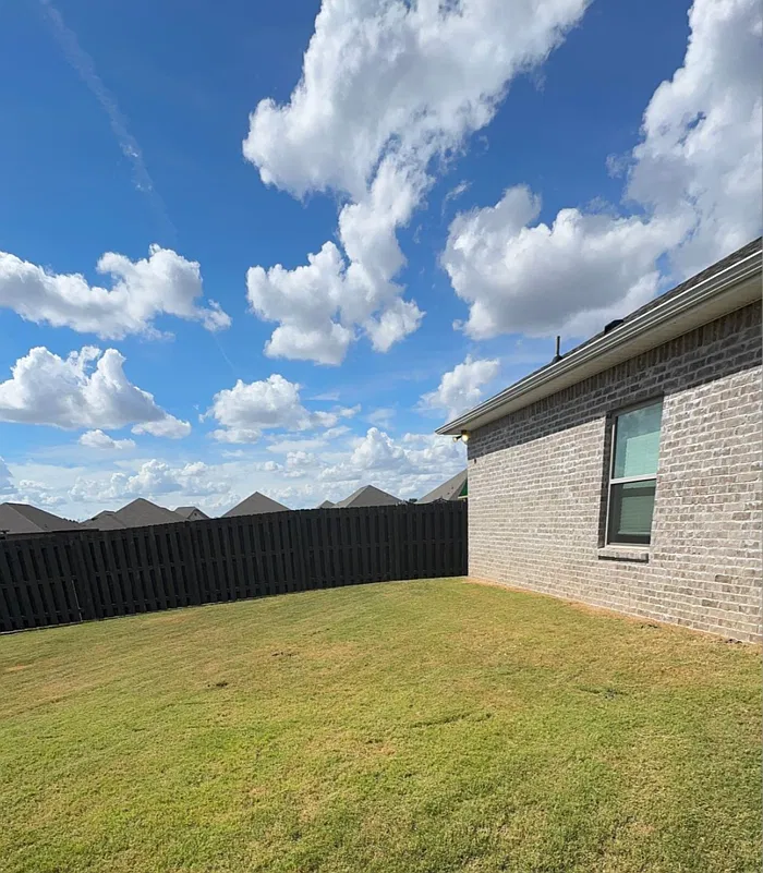 4 bed, 3.0 bath, 2503 sqft, $1,995 — Photo 2