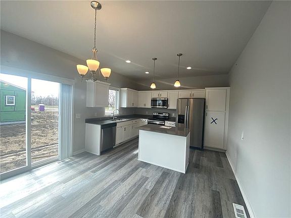 5th image of 16632 Oakwood Dr