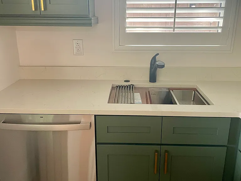 Brand new dishwasher and sink. Never been used.