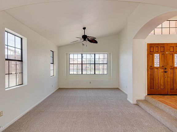 4th image of 3226 E Redwood Ln