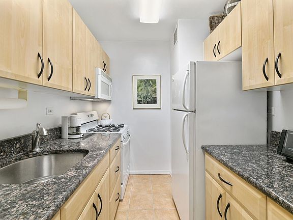 4th image of 160 W End Ave APT 29L