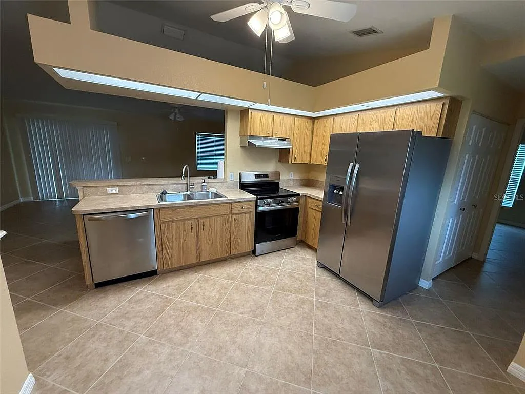 3 bed, 2.0 bath, 1234 sqft, $1,695 — Photo 2