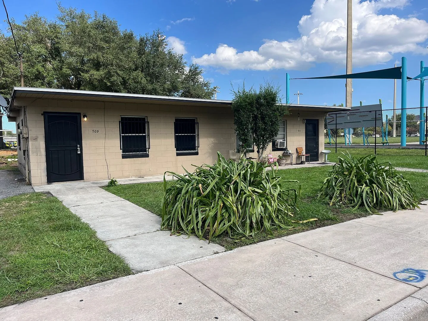 2 bed, 1.0 bath, 559 sqft, $925 — Photo 1