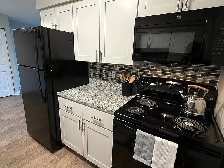Bellevue Hills Apartment Homes — Photo 33