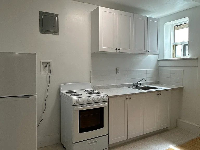 140 Wellesley St E — Photo 11