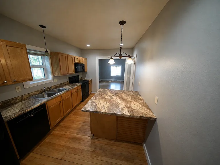 615 S Dewey St — Photo 23