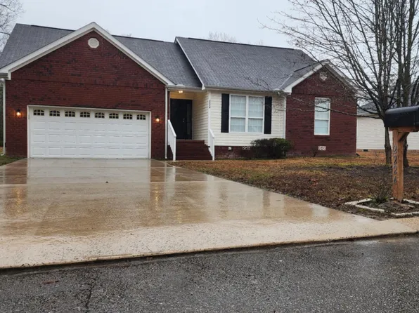 2224 N Fork Dr, Soddy Daisy, TN 37379