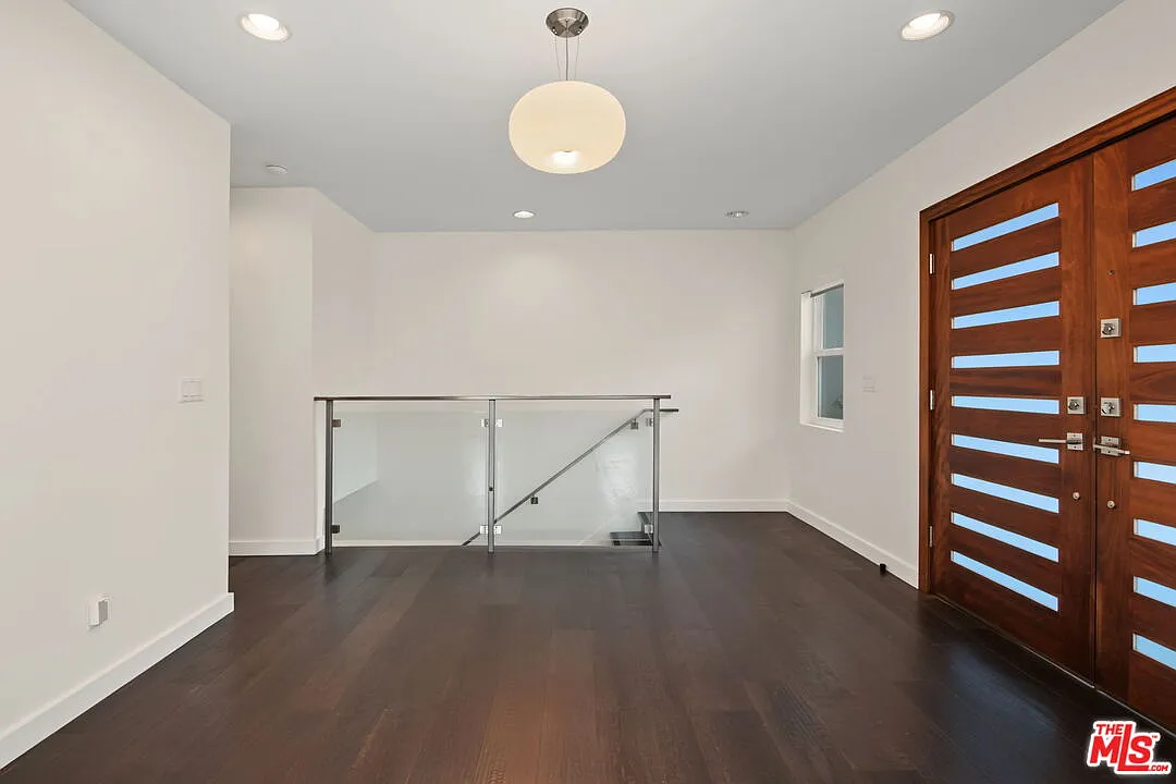 5 bed, 4.0 bath, 3302 sqft, $16,995 — Photo 4