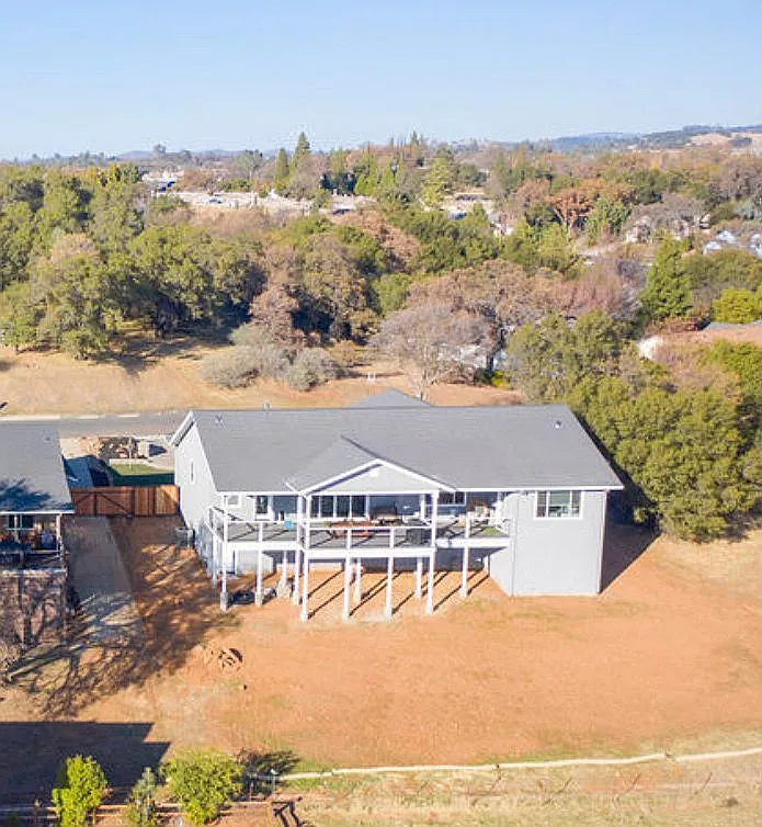 808 Live Oak Dr photo 1