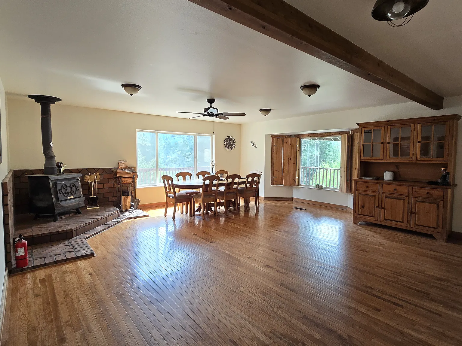 2 bed, 4200 sqft, $1,000 — Photo 2