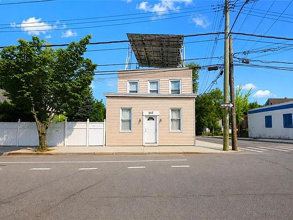 2nd image of 642 Richmond Rd