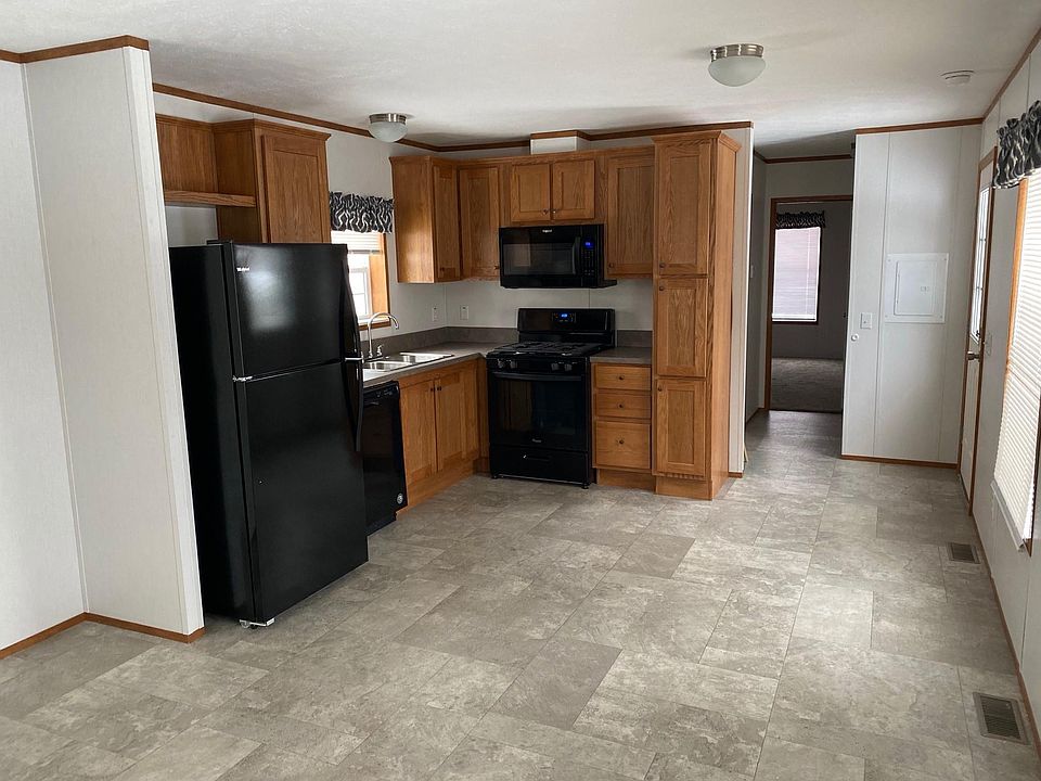 2nd image of 60 Pool Rd