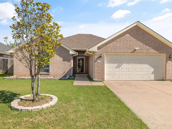 3772 Regency Cir, Fort Worth, TX 76137