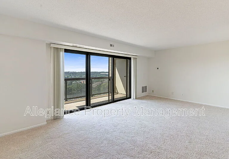 203 Yoakum Pkwy #1116 — Photo 9