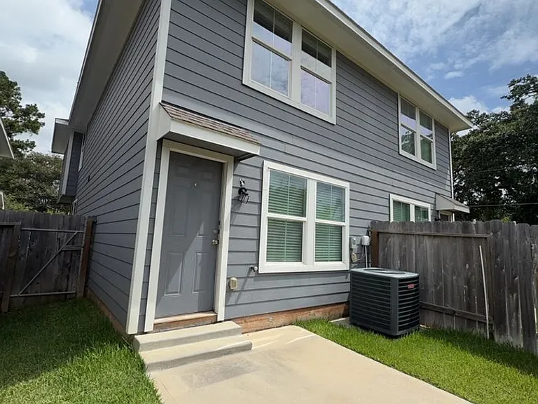 501 Hines Ave — Photo 2