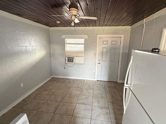 5th image of 541 Washington Ave APT 4