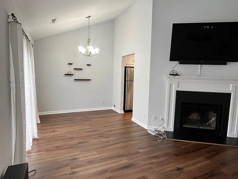 802 Cypress Point Cir #B — Photo 5