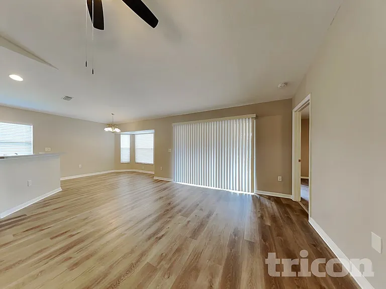 3124 58th Ter E — Photo 2