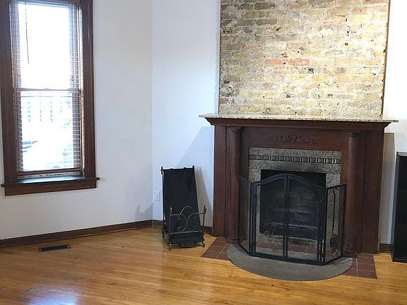 4th image of 2415 W Walton St #1