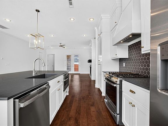2nd image of 6206 SW Luna Ln