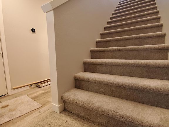 Staircase bottom landing