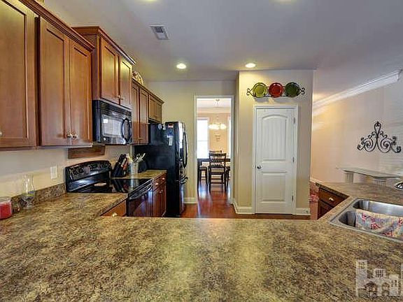 4th image of 3929 Willowick Park
