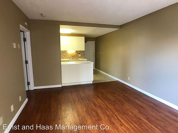 5th image of 225 W 6th St APT 306
