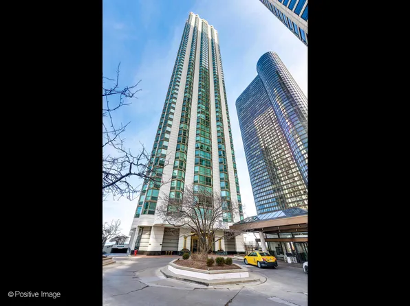195 N Harbor Dr APT 3208, Chicago, IL 60601