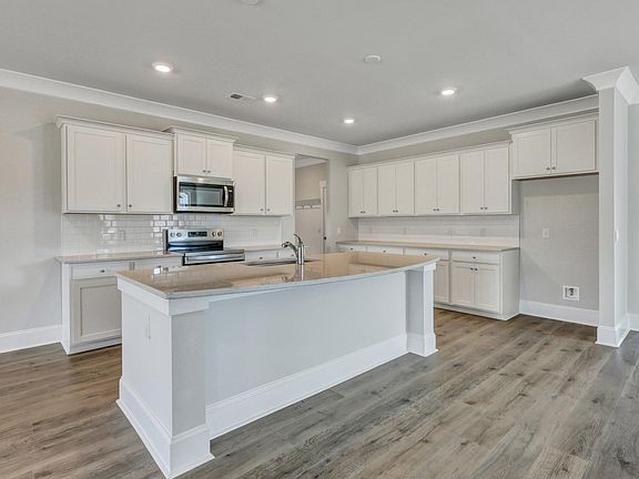 2nd image of 262 Livingston Woods Dr