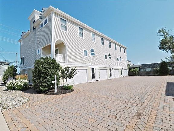 2nd image of 2501 Long Beach Blvd #B