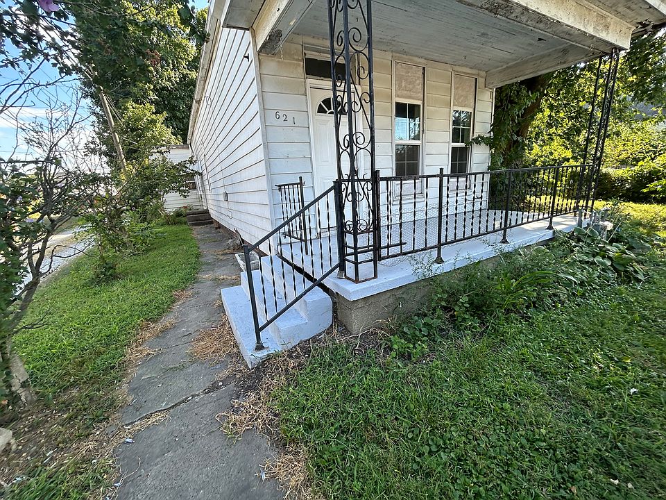 1st image of 621 E Maryland St