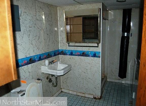 4th image of 1060 Farrington St