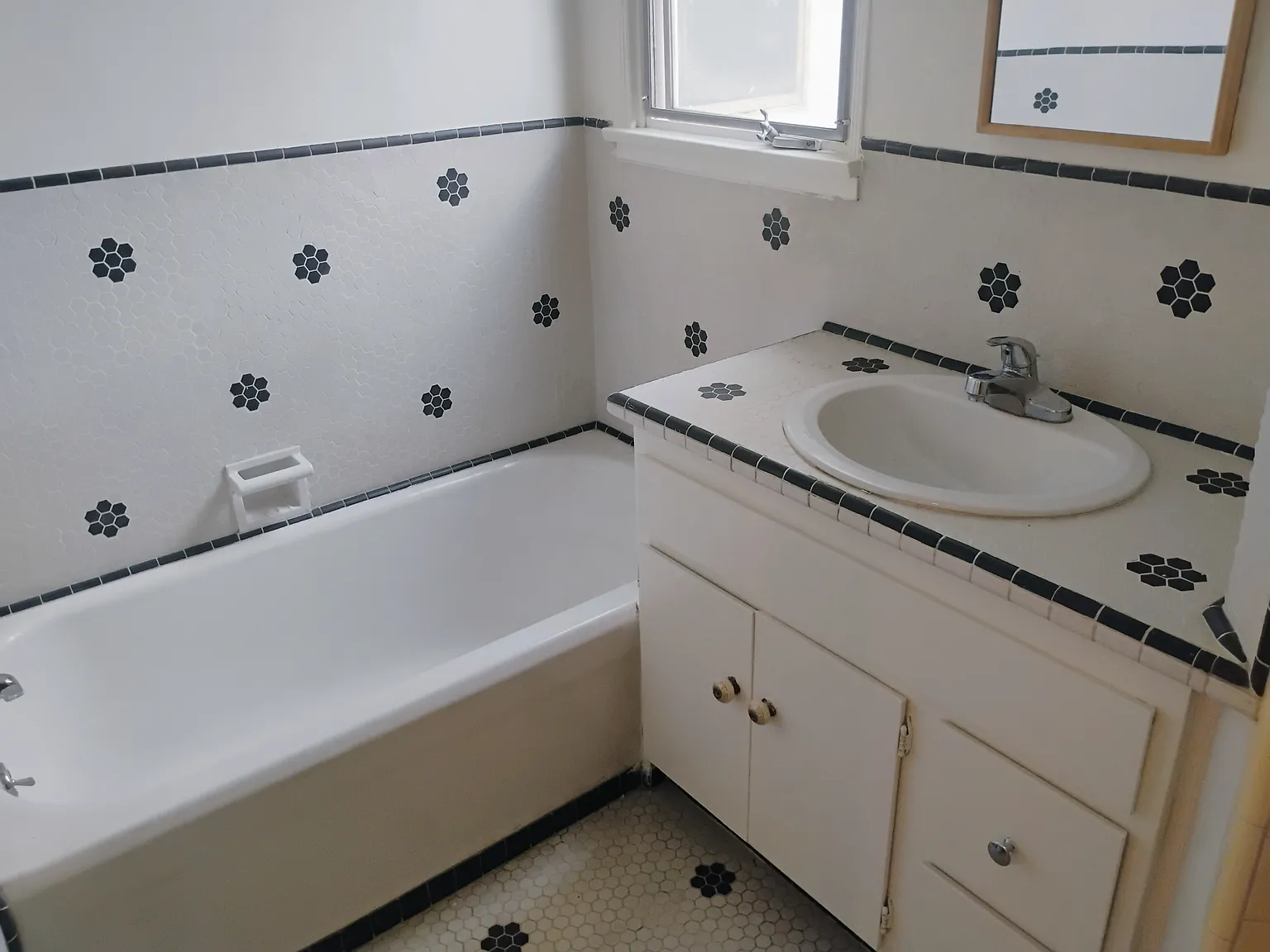 327 S Kenmore Ave — Photo 4