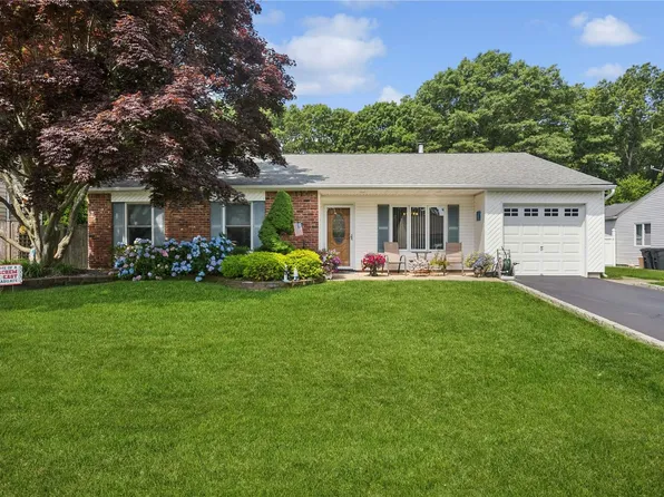 16 San Rafael Avenue, Holbrook, NY 11741